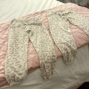 Girls Barefoot Dreams size 12/14, excellent condition no stains no holes